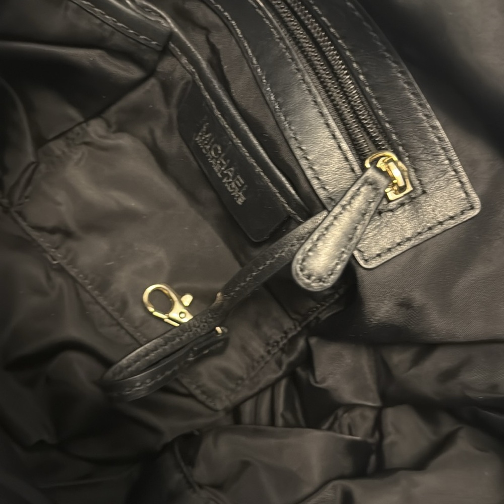 Michael Kors bundle of tote bag and wallet - Picture 6 of 15